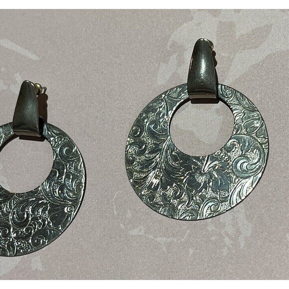Vintage 70s Silver Tone Filigree Flower Hoop Clip Earrings Boho Hippie - Picture 6 of 9